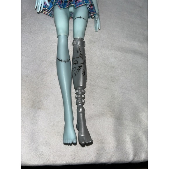 Monster‎ High Frankie Stein Doll 2021 - Picture 6 of 7